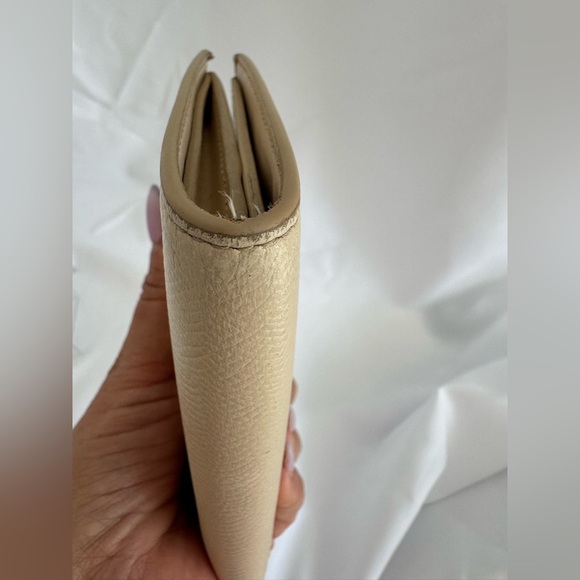 Celine Calfskin Bifold Wallet Cream - Picture 4 of 10